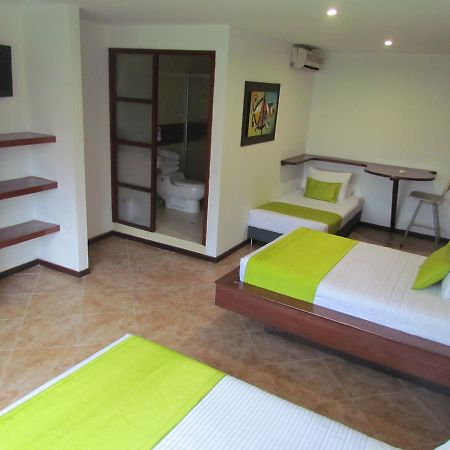Hotel Plaza Mayor Medellín Buitenkant foto