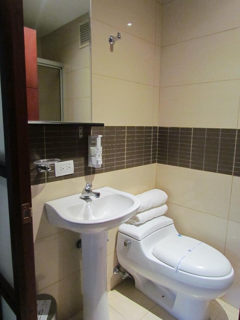 Hotel Plaza Mayor Medellín Buitenkant foto