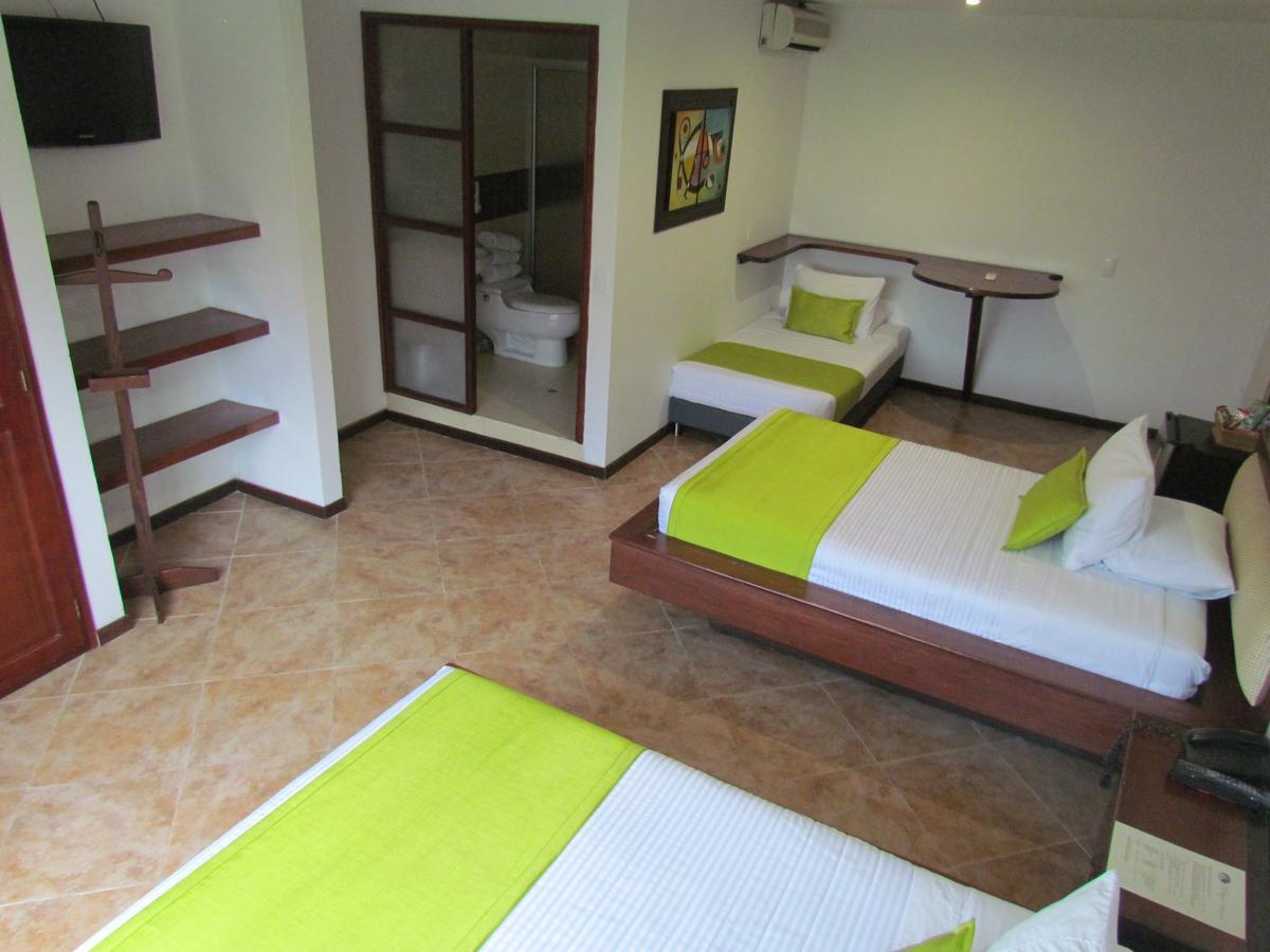 Hotel Plaza Mayor Medellín Buitenkant foto