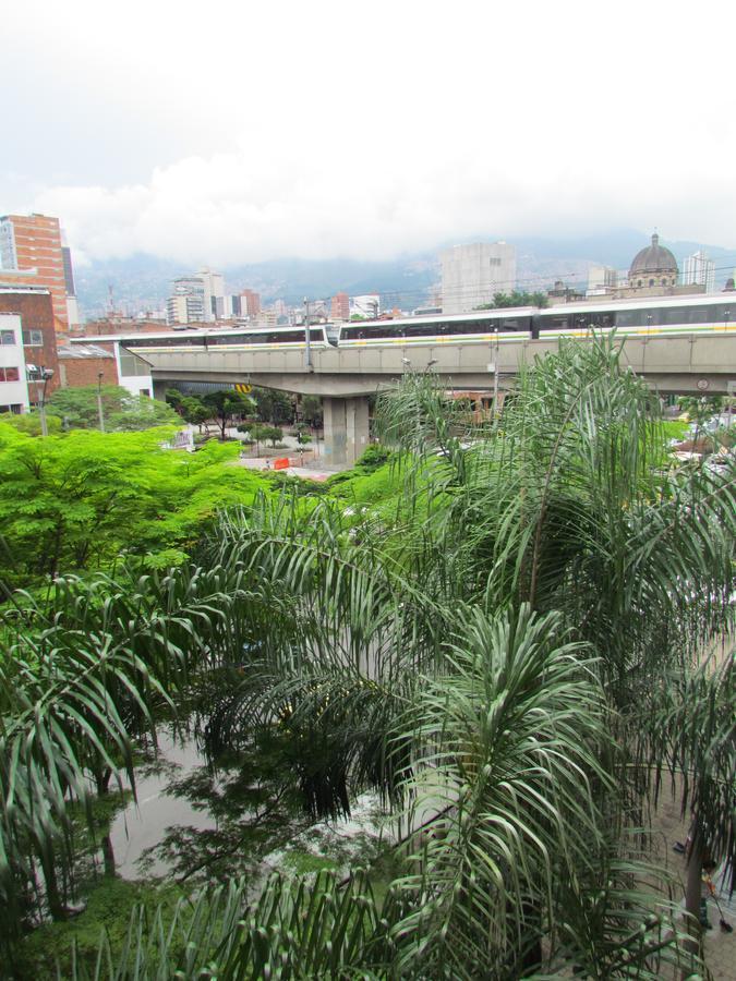Hotel Plaza Mayor Medellín Buitenkant foto