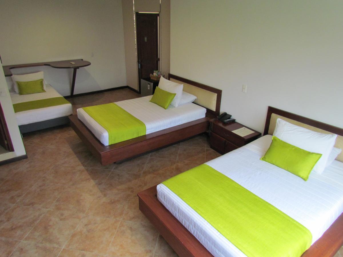 Hotel Plaza Mayor Medellín Buitenkant foto