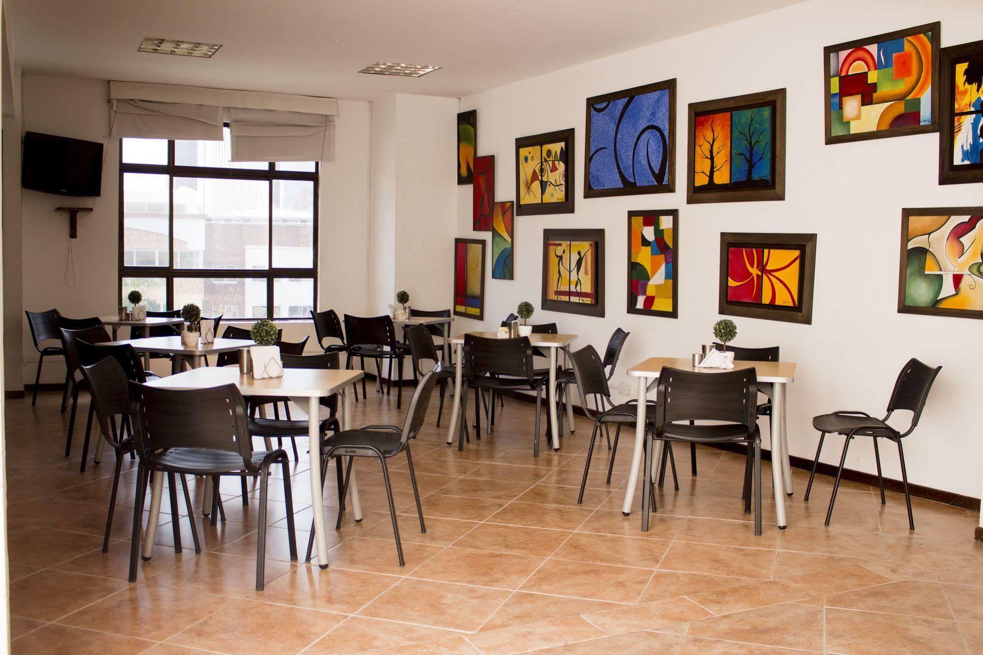Hotel Plaza Mayor Medellín Buitenkant foto