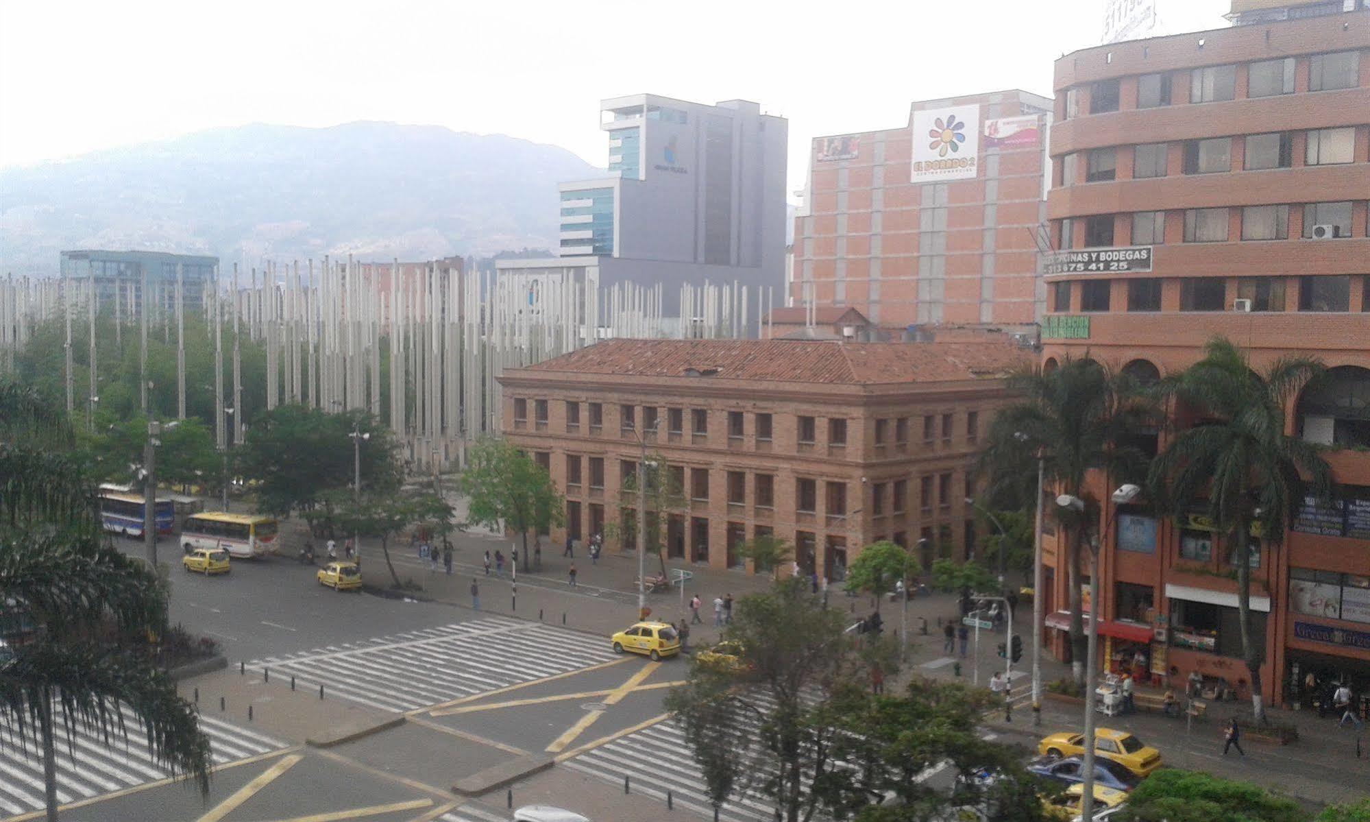 Hotel Plaza Mayor Medellín Buitenkant foto